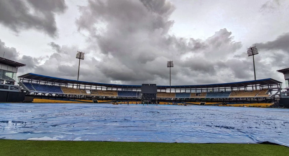 Rain forces Pak vs India clash into reserve day