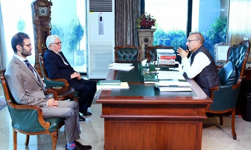 Alvi, law minister meet for to discuss elections date