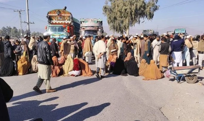 Jamrud women block Pak-Afghan highway in protest against inflation