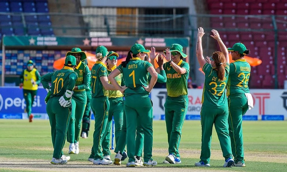 South Africa beat Pakistan by six wickets to seal the three-match series by 2-0