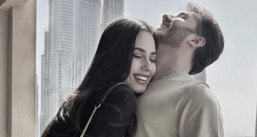  Netizens school Shahveer Jafry and wife to keep their romantic moments private