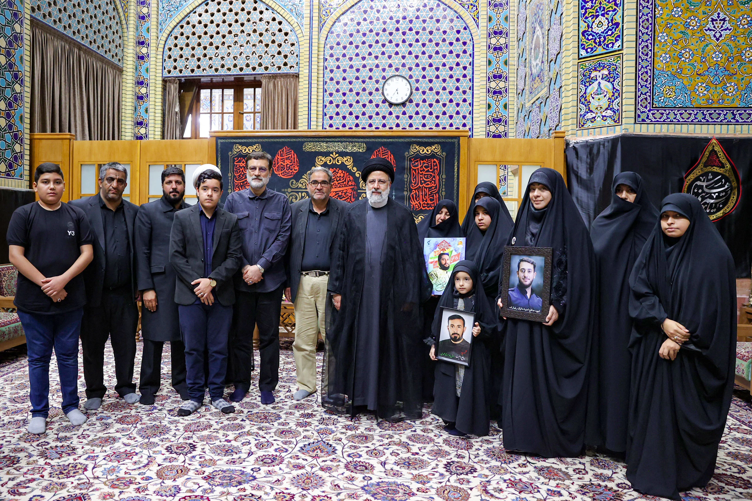 Iranian president meets families of security officials killed in protests