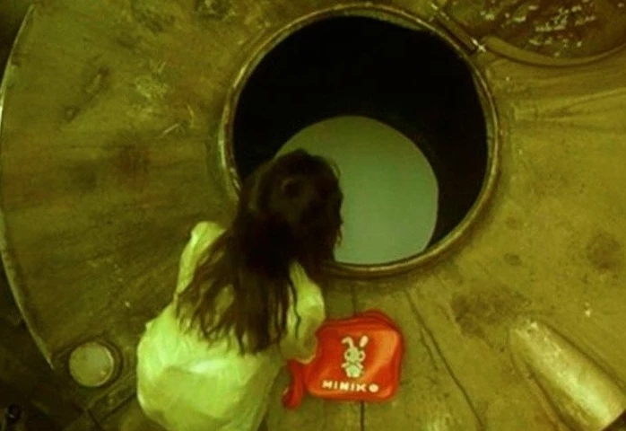 Quetta girl dies by falling into water tank at shopping mall