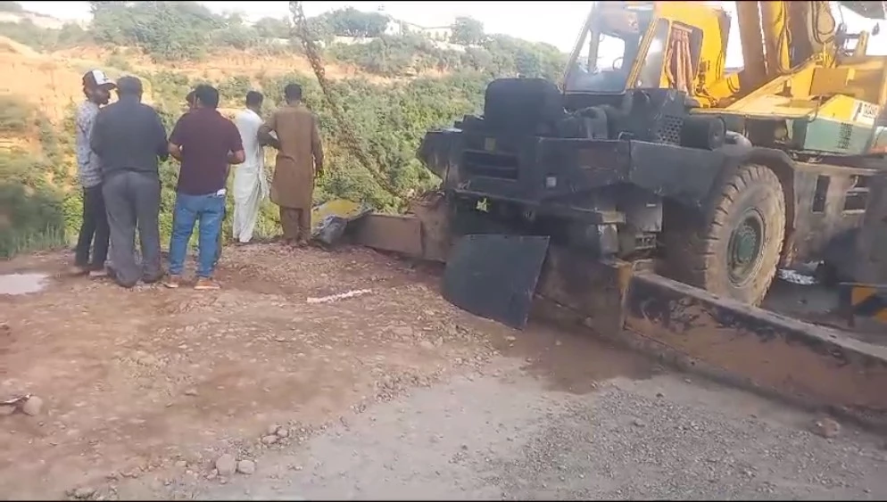 Several vehicles fell into a drain after landslide near Swan Bridge Rawalpindi