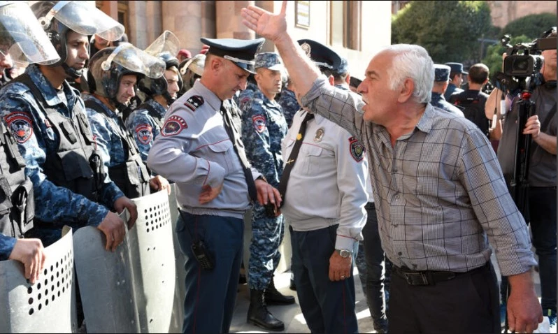 Azerbaijan to hold peace talks with Armenian separatists