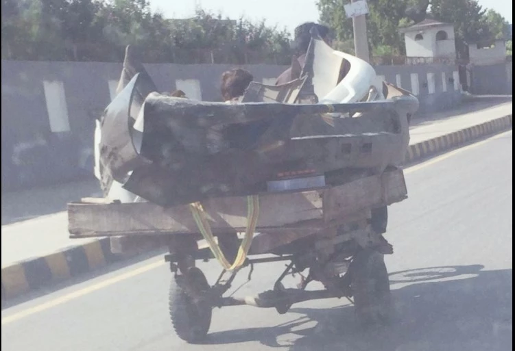 KP police seize loader-rickshaw packed with explosives