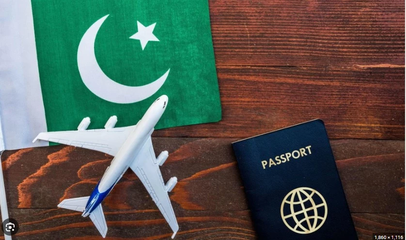 Over 90,000 Pakistanis left country in August