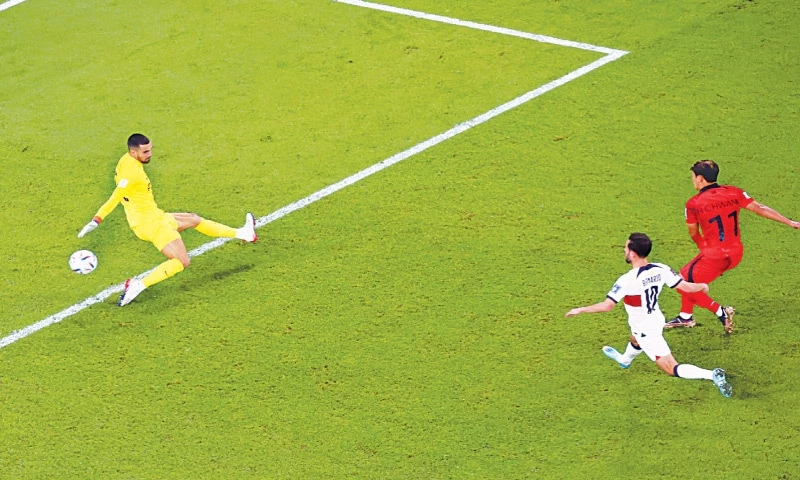 South Korea thump Thailand 4-0 to reach Asian Games last 16