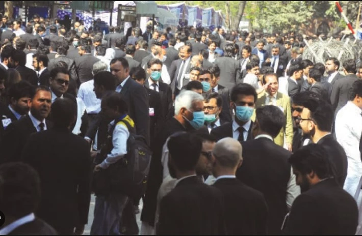 LHC lawyers warned to clear dues to be able to take part in next bar elections 
