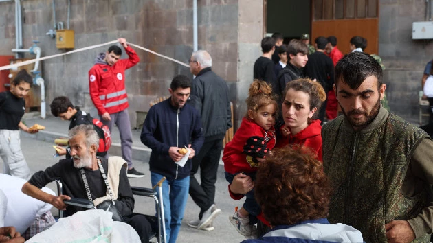 Thousands flee into Armenia after Azerbaijan retakes enclave