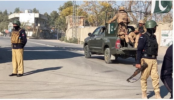 Two militants killed, one cop martyred as police foil terrorist attack on Mianwali post