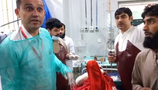 Girl dies, 18 injured in road accident in Peshawar