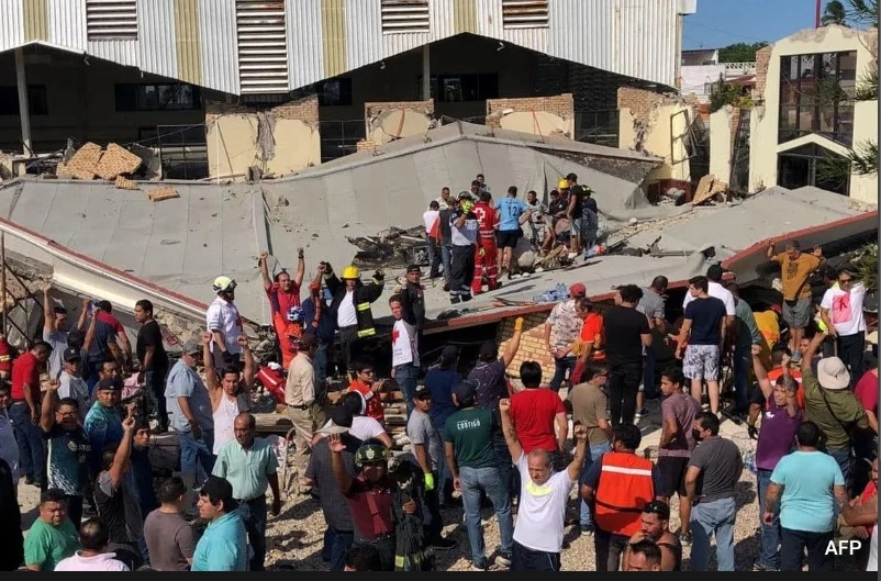 Seven die in Mexico church roof collapse