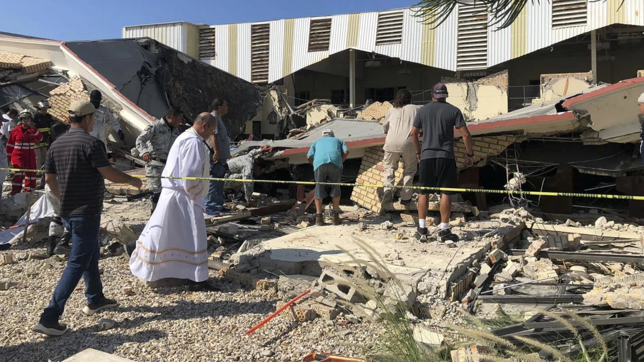 At least 10 killed in Mexico church roof collapse