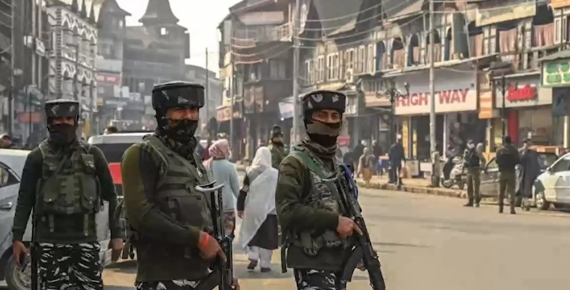 Indian major opens fire at own officer in Held Kashmir