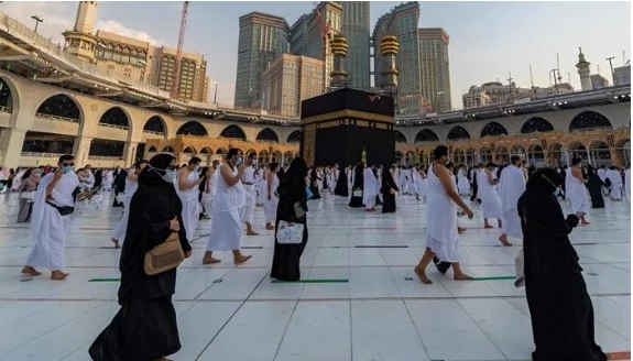 Pakistani women can now perform Hajj sans Mehram