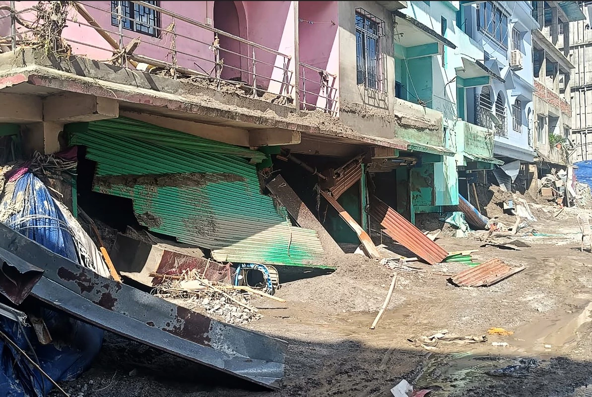 Indian flood toll up to 77 as waters recede
