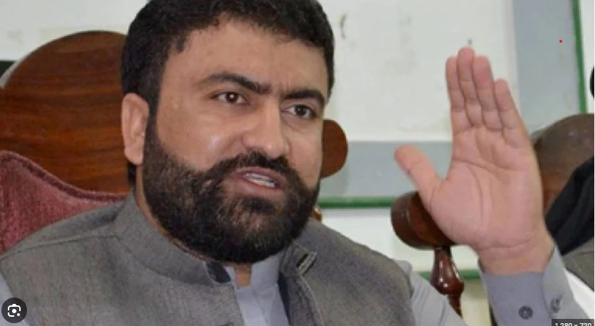 Oil tanker hits minister’s security squad vehicle in Islamabad