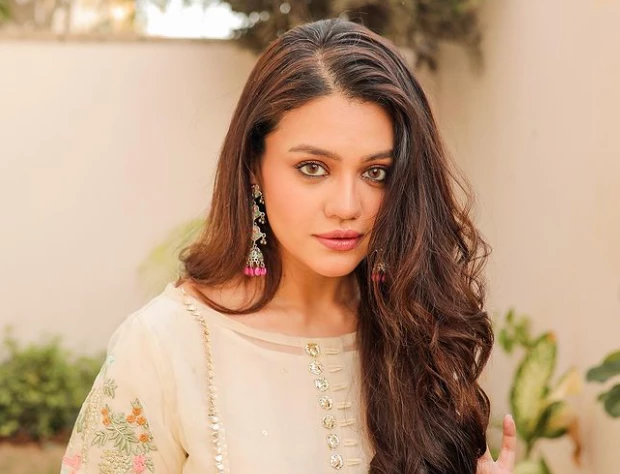Zara Noor Abbas captivates masses in remarkable traditional outfits