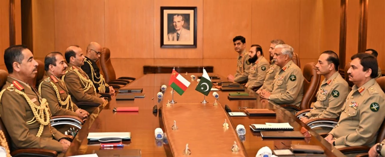 Oman's army commander calls on COAS Gen Asim to discuss regional peace
