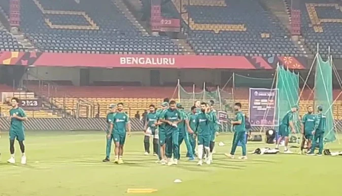 Pakistan practice at Chinnaswamy stadium without six members
