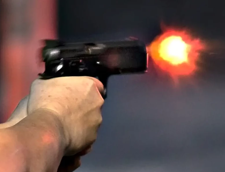 Woman shot dead at bus stop in Lahore