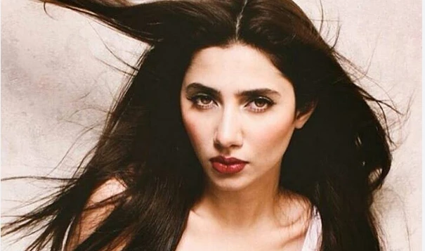 Mahira Khan gives shut-up call to observant troll with great courage