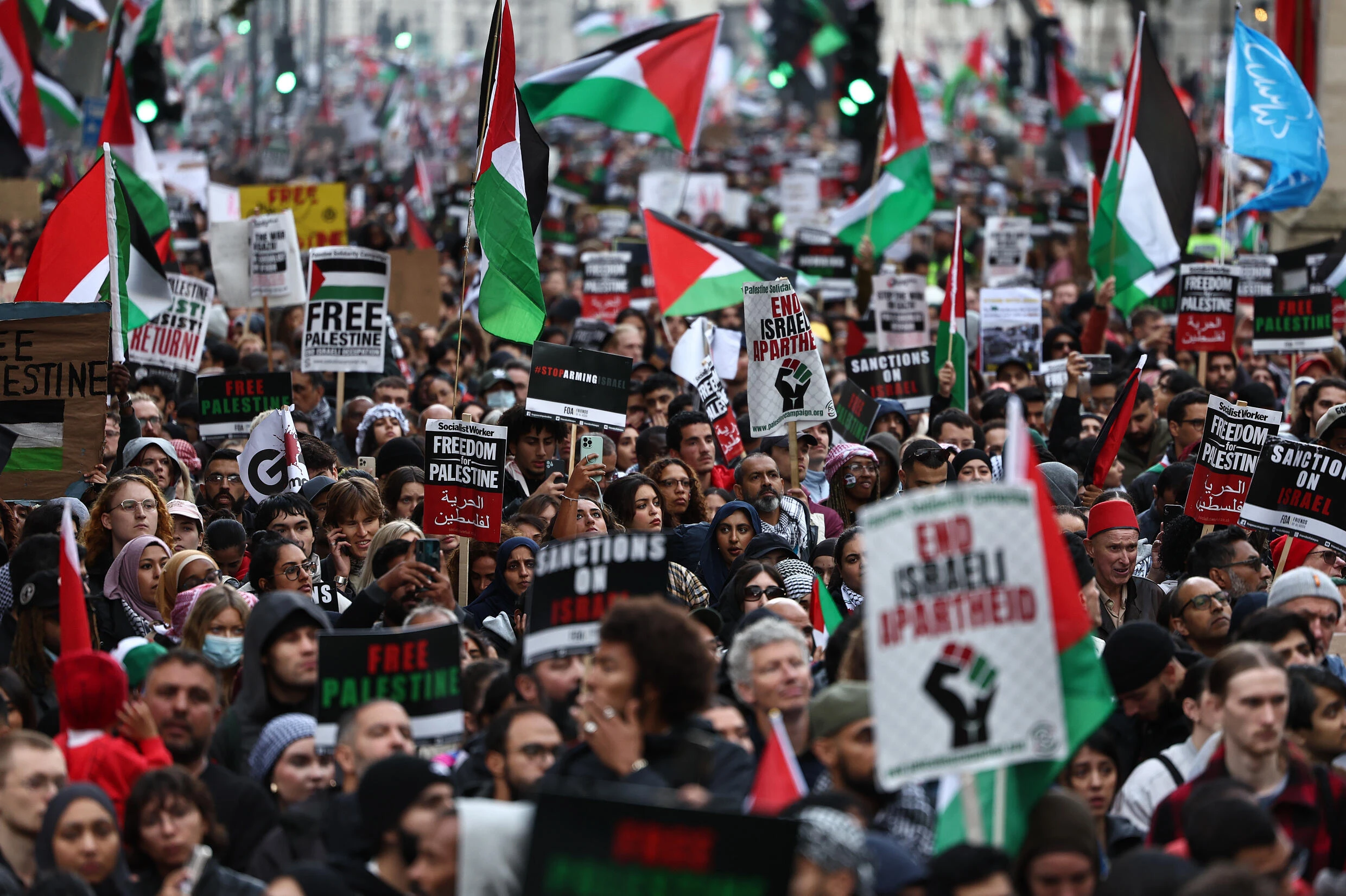 Nearly 100,000 pro-Palestinians march in London: police