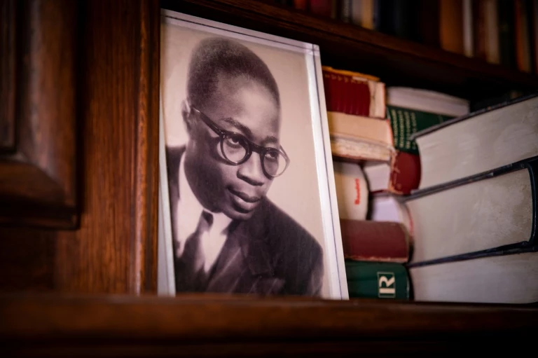 Senegal stops French auction of first president's jewellery