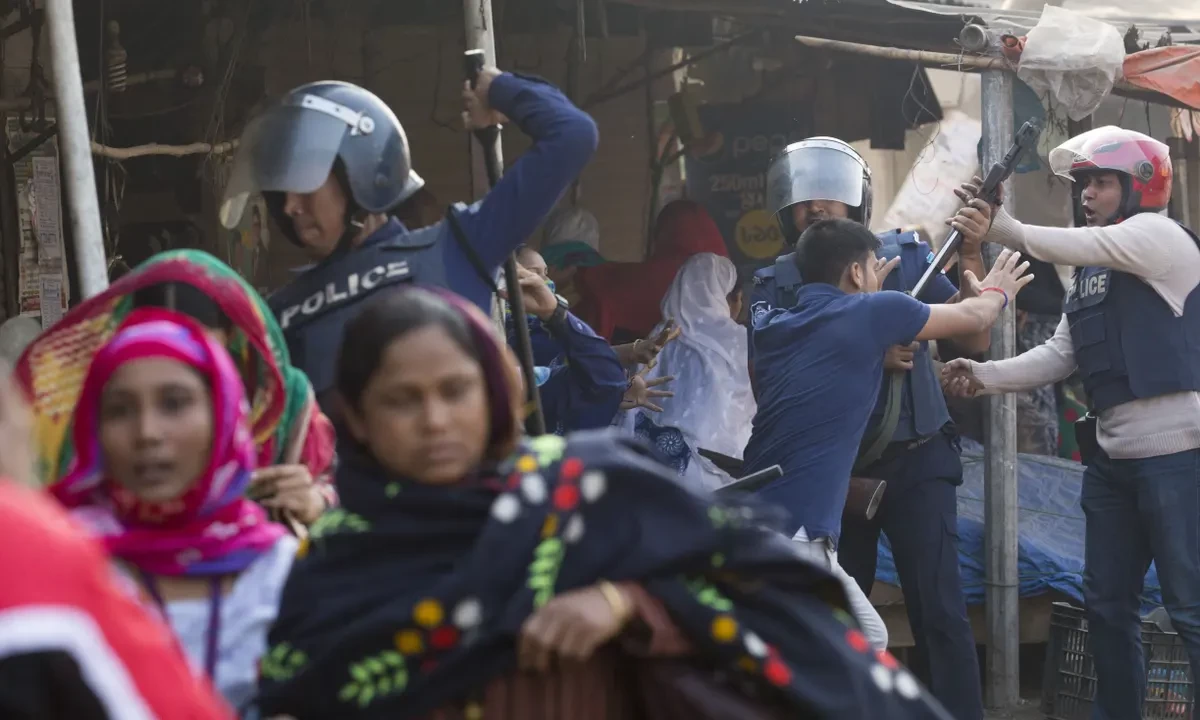 One killed in clashes at Bangladesh garment workers protests