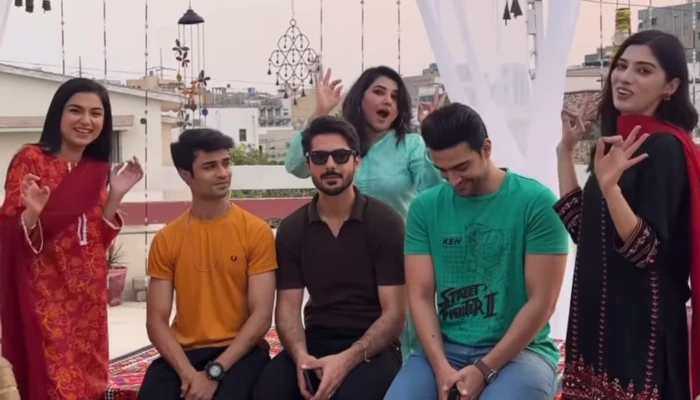 Tuba Anwar jumps in to join ‘just looking like a wow’ trend