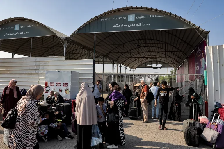 76 wounded, 335 with foreign passports enter Egypt from Gaza: official