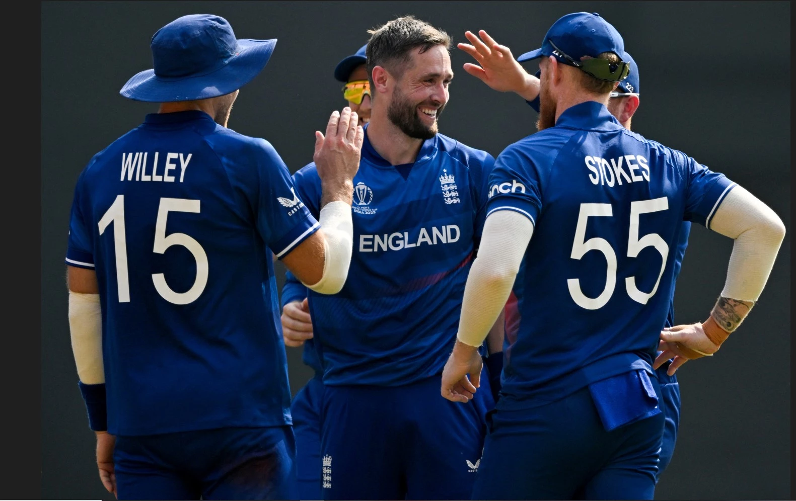 England bowl against Australia in World Cup 'pride' fight