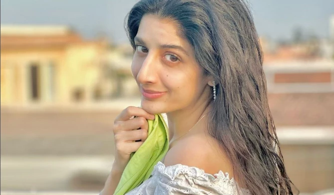 Mawra Hoacne joins bandwagon ‘Just looking like a wow’