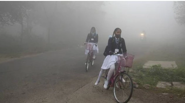 Smog-ridden New Delhi extends schools shutdown