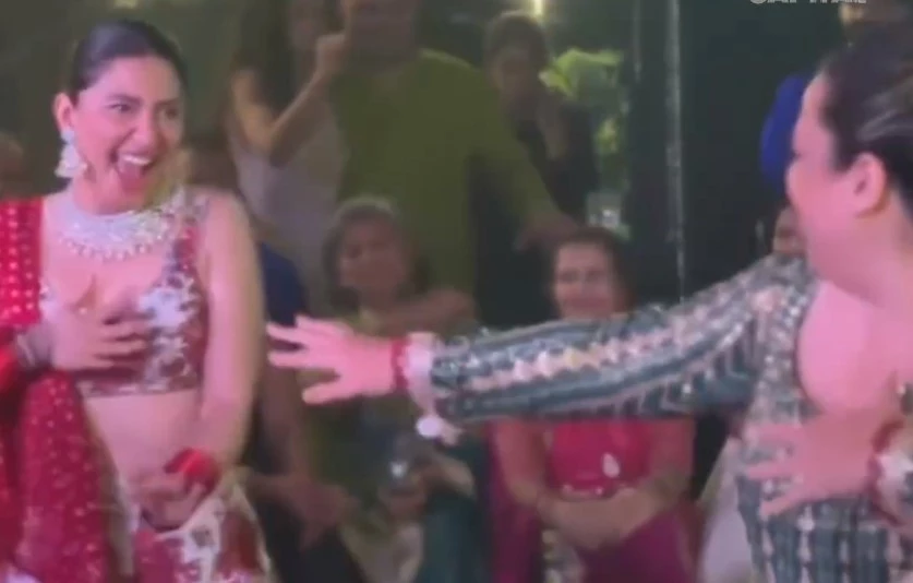 Mahira Khan's ‘Dance Ka Bhoot’ goes viral on internet