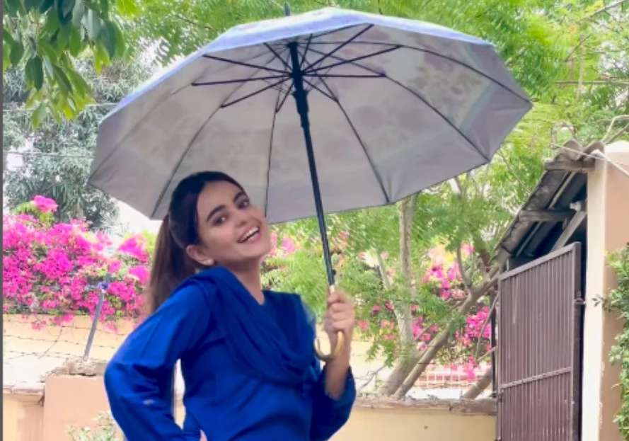 Sumbul Iqbal Khan does Umbrella Dance when there's no rain or sunshine