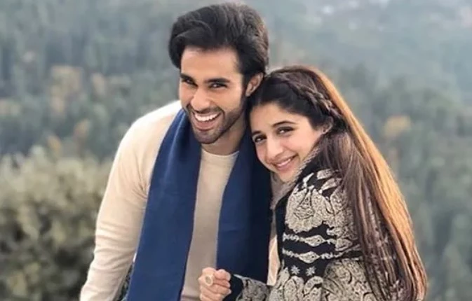 Unguarded photography exposes Mawra’s 'lunch date' with Ameer Gillani
