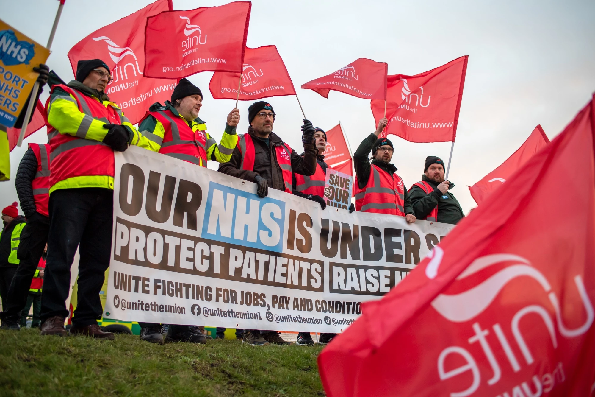 UK to unveil new 'minimum service levels' law to stem strikes
