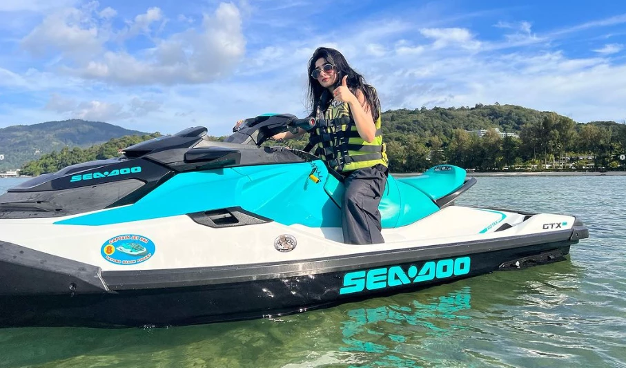 Sehar Khan’s Phuket tour mesmerizes fans
