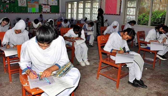 Female Students sweep top three positions in Karachi Board's Part II Commerce (Regular) Results