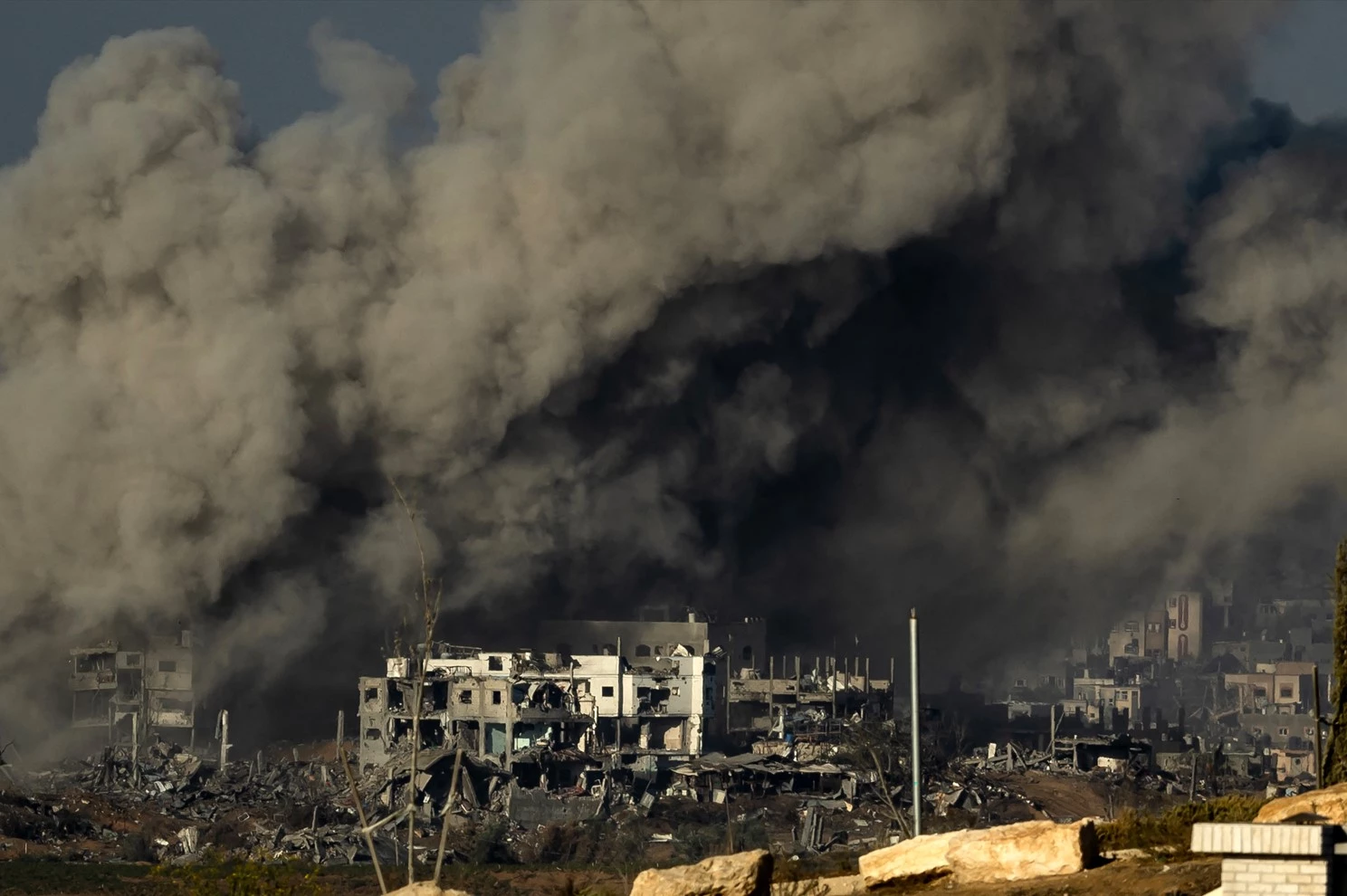 Israel forces destroy parts of Gaza hospital, press on with raid
