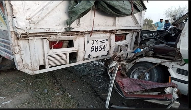 3 passengers die in van-dumper collision in Lahore