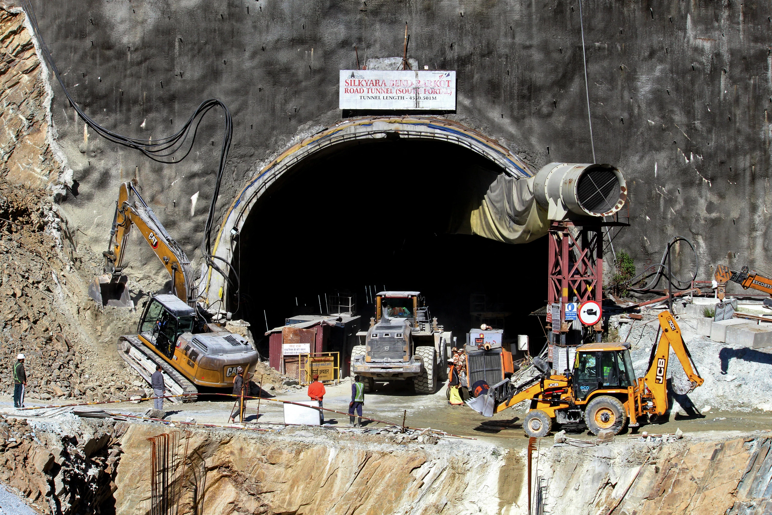 Indian rescuers to dig new shaft for 41 men trapped for 9 days