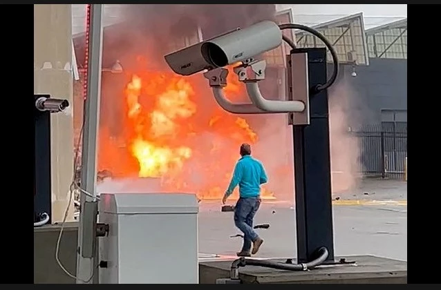 Car blast near Niagara Falls shuts down US-Canada border, kills 2