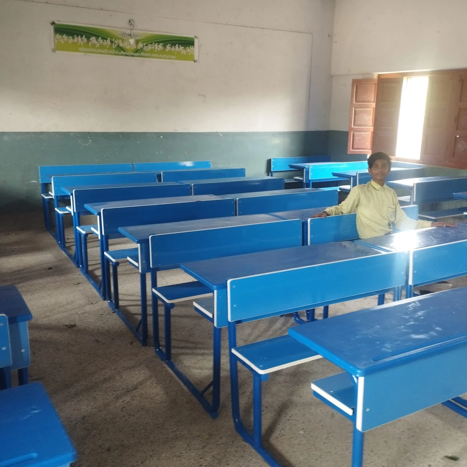 Karachi schools to receive blue furniture from new company