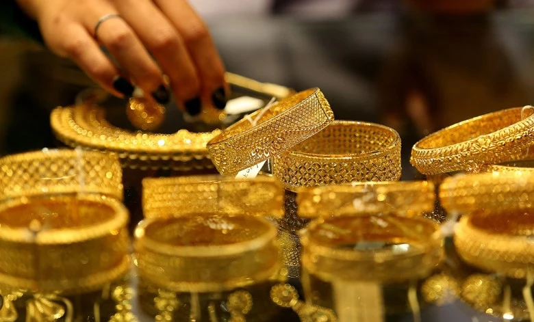 Gold price surges by Rs800 per tola
