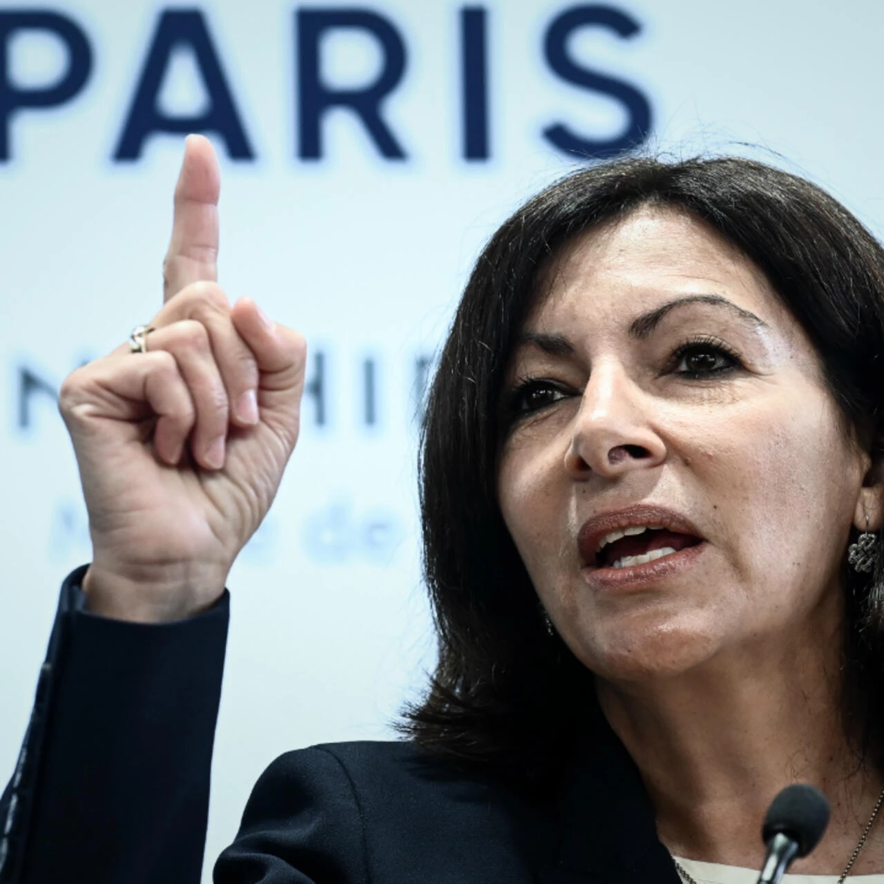 Paris mayor to stop using 'global sewer' X