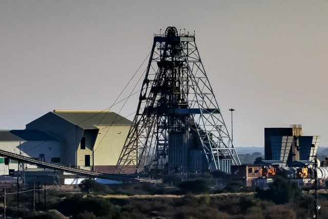 S.Africa platinum mine lift plunge kills 11