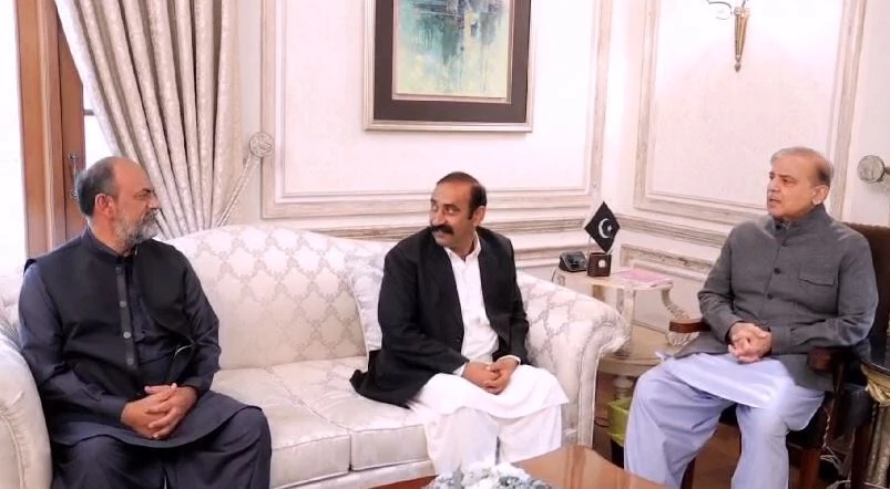 Ex-lawmakers greet Shehbaz on Nawaz's acquittal